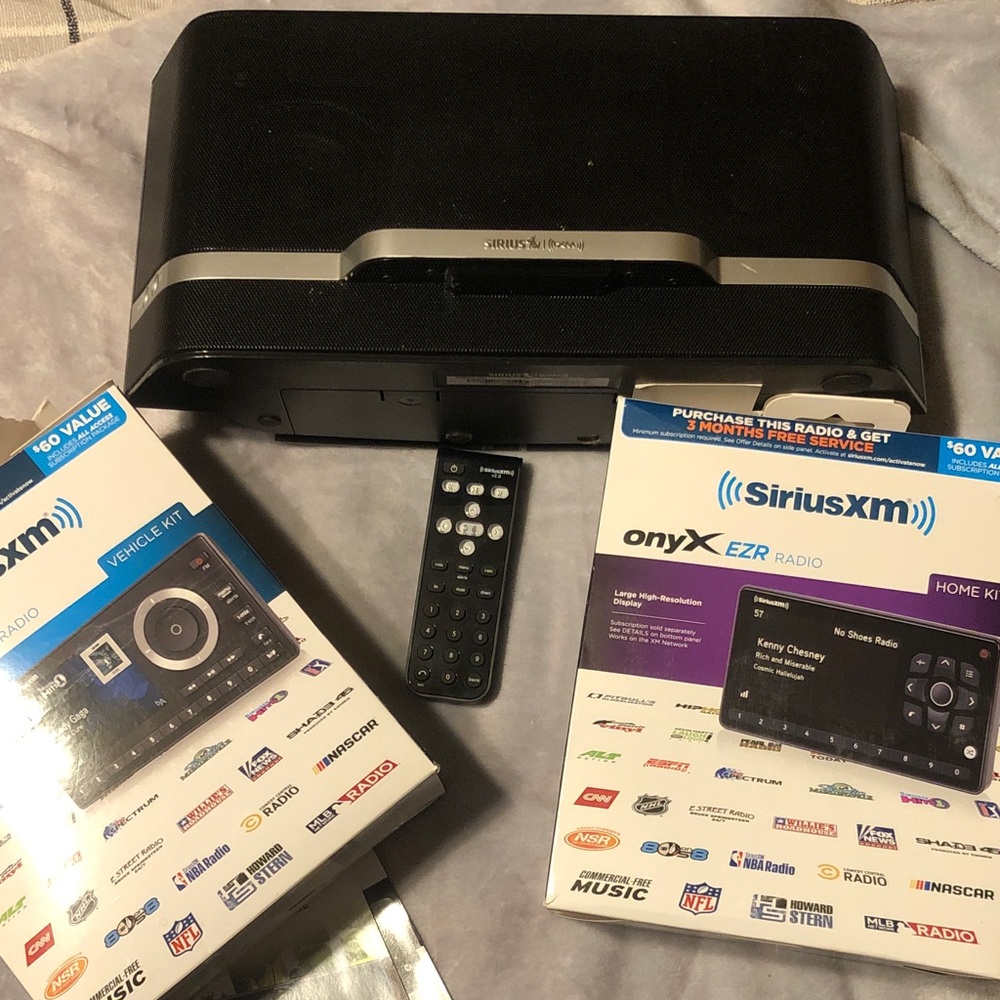 SiriusXM onyx EZR Radio with Remote with Home and Vehicle Kits